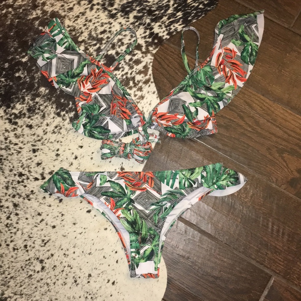 HP!!!๐บAdorable Tropical Ruffle Swimsuit Set๐ด - Picture 4 of 9